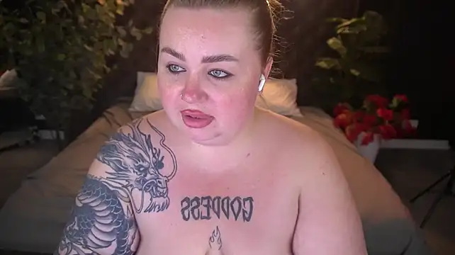 ZaraReignn live cam on StripChat