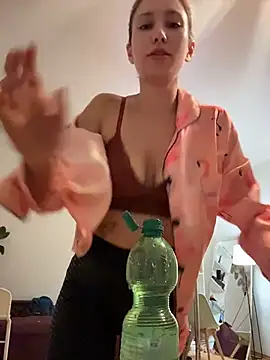 suyneslii live cam on StripChat