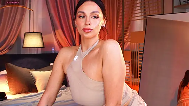 LunaNight live cam on StripChat