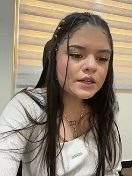 CamilaDuarte_2 live cam on StripChat