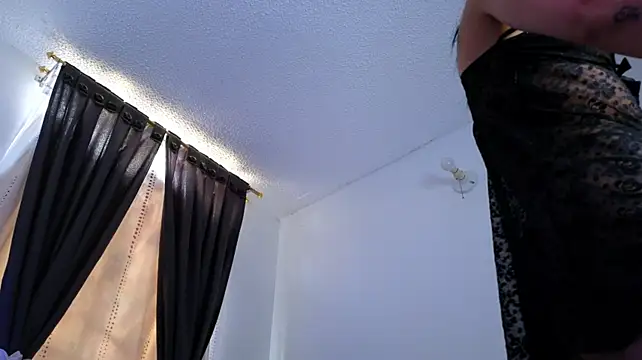sexyladyy_ live cam on StripChat