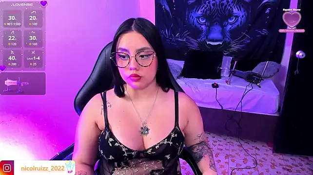 Nicolle_Ruizz live cam on StripChat