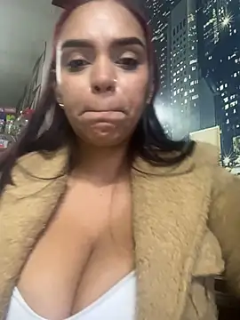 Sara-77 live sex cam