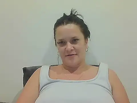 libuska18 live cam on StripChat