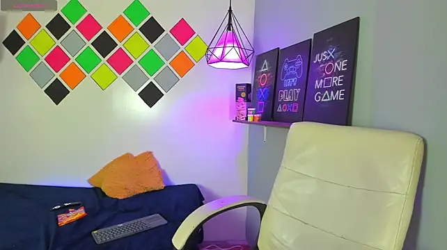 Marcoviolet live cam on StripChat