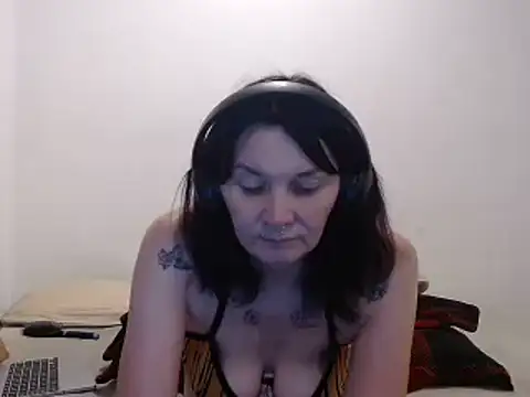 Hotmodel1984 live cam on StripChat