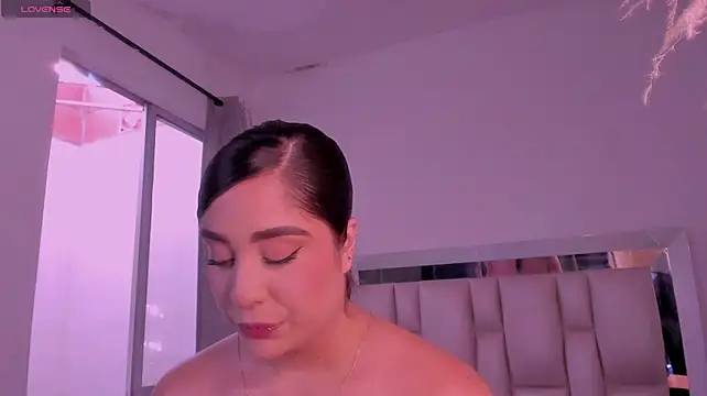 Sussy_Bell01 live cam on StripChat