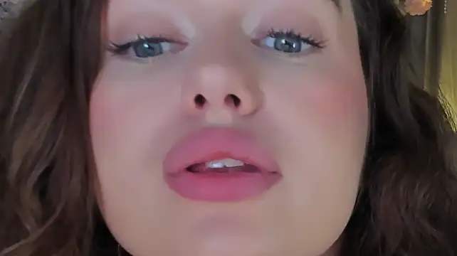 MiracleCurly live cam on StripChat