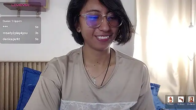Violet_2003 live cam on StripChat