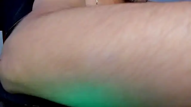 Tommy_Bred live cam on StripChat