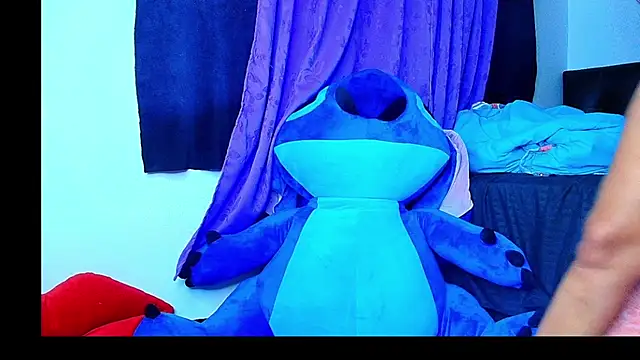 collins_megan96 live cam on StripChat