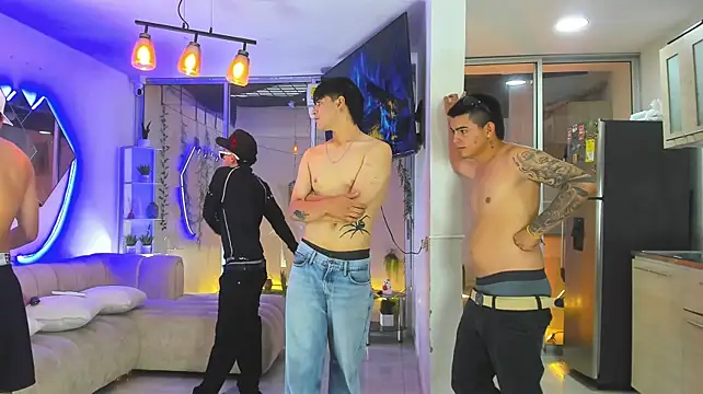 Houseofwarrios live cam on StripChat