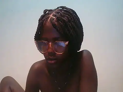 sexxy_ebony2y live cam on StripChat
