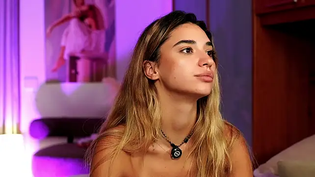 ItalianGirl live cam on StripChat