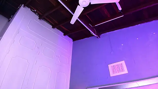 MiaRaven_ live cam on StripChat