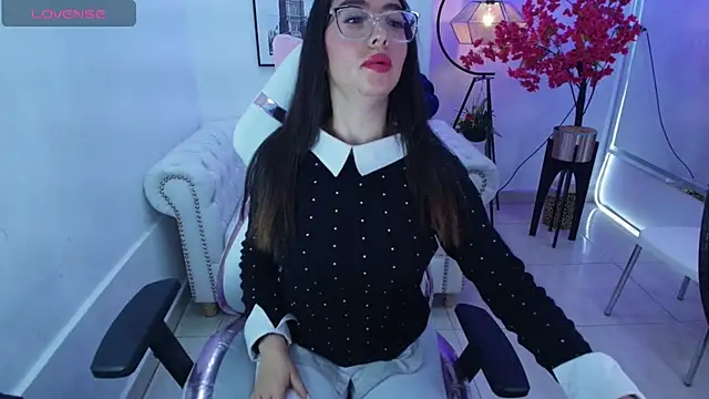 Veronica_miiller live cam on StripChat