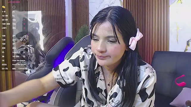MOONN_TAY live cam on StripChat
