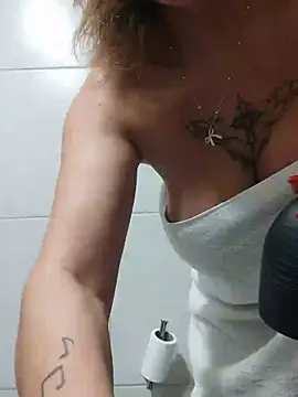 Gatithaaa live cam on StripChat