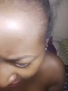 Slyrosee live cam on StripChat