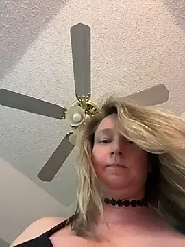 Vivian_MayXxX live cam on StripChat