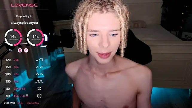 Kudi_Minnt live cam on StripChat
