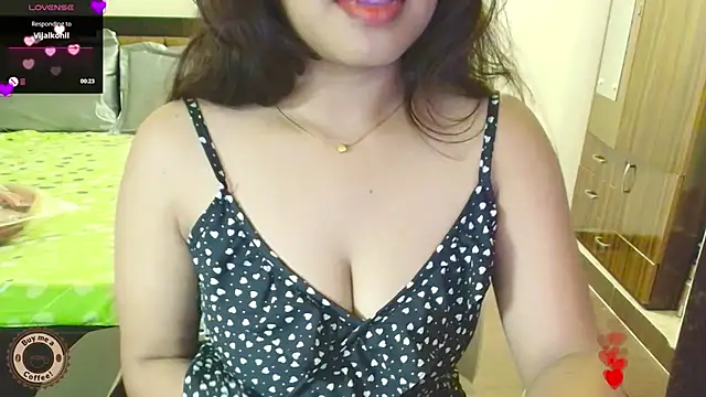 Yara-143 live cam on StripChat