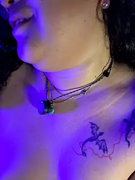 CurlyMilf_Vannexxxa live cam on StripChat