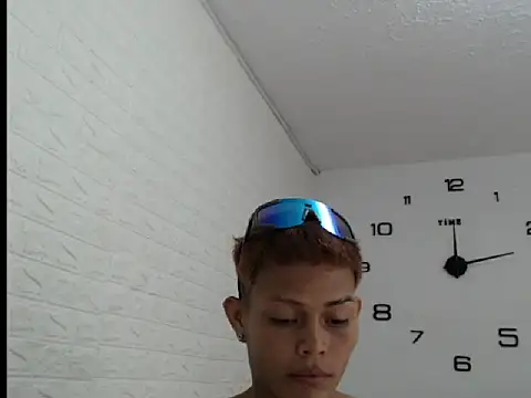 bros2026 live cam on StripChat