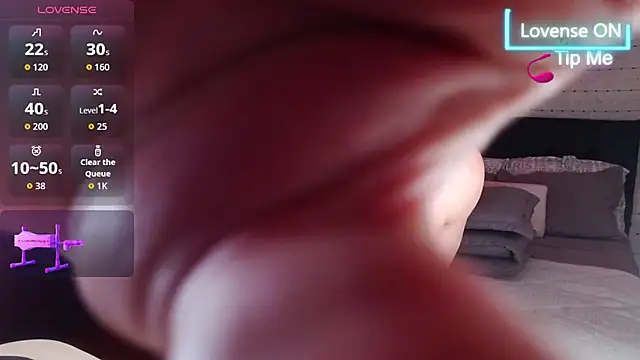 Hornymoan live cam on StripChat