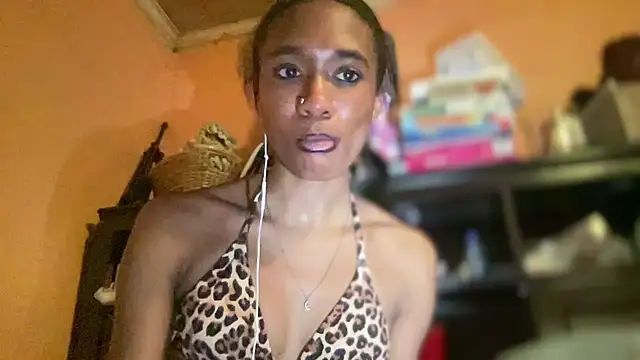ilovesxge live cam on StripChat