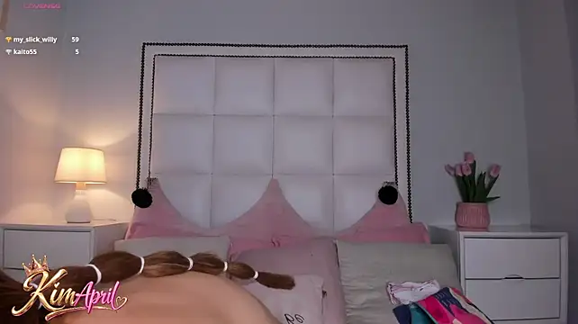 KIMAPRIL live cam on StripChat