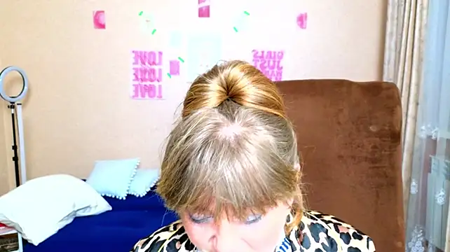 Melania_Cook live cam on StripChat
