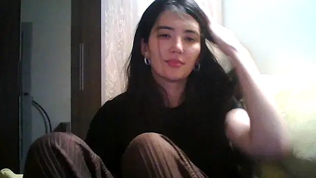 Luneyaa live cam on StripChat