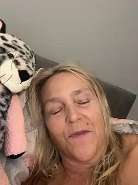 Blondnboujee53