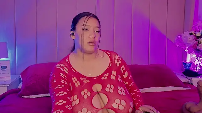 MollyBigBoobs12 live cam on StripChat