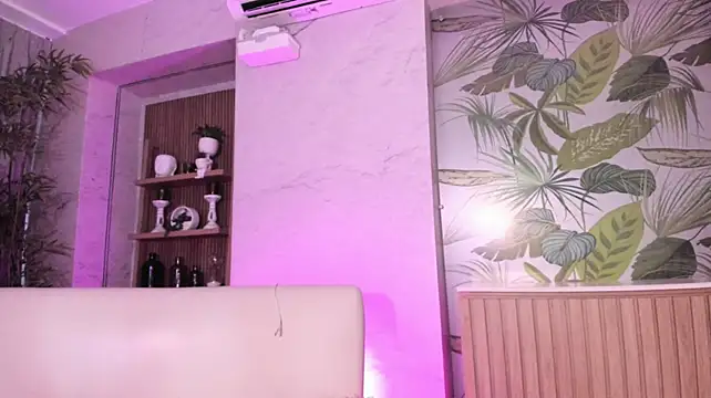 AntonellaRossi live cam on StripChat