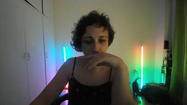 HoneyValentine live cam on StripChat