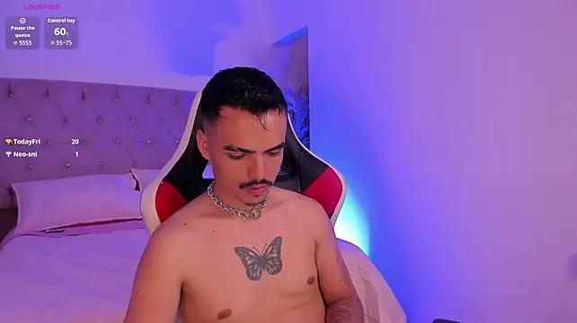 NicoKingg1_ live cam on StripChat