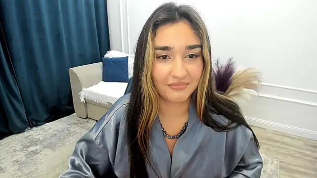 GoldenHeart_1 live cam on StripChat