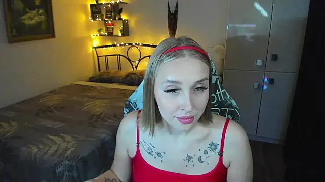 CrazyBitchInLace live sex cam