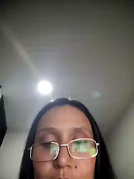 Esmeralda333 live cam on StripChat