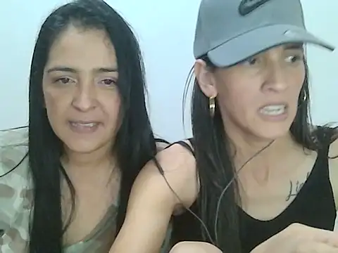Vikyhot27 live cam on StripChat