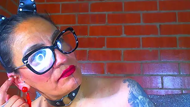 Taylor-hardcore live cam on StripChat