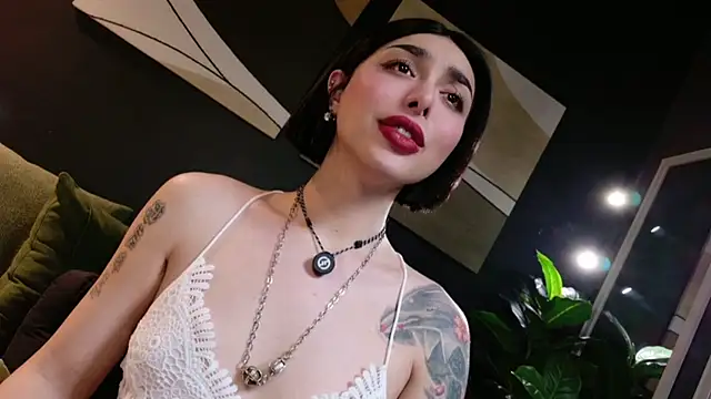 LetisiaRocks live sex cam