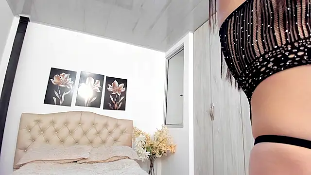 pinky_f00x live cam on StripChat