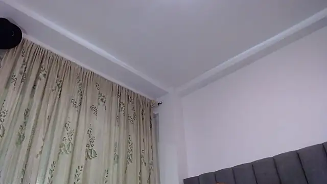 saara_johnson496 live sex cam