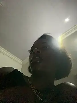 Chocolate_Queenxx03 live cam on StripChat