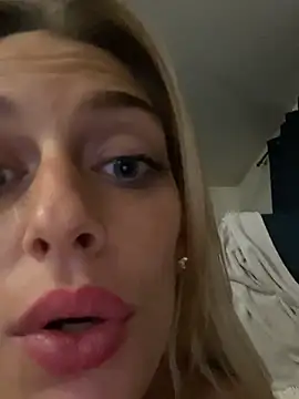 Bellalolahot live cam on StripChat