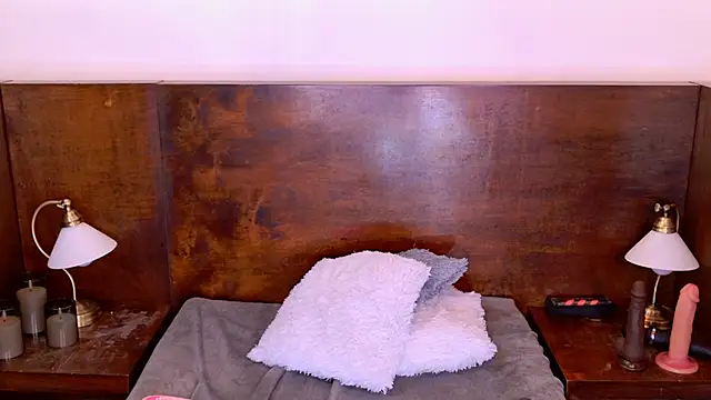 Kinsleybrown live cam on StripChat