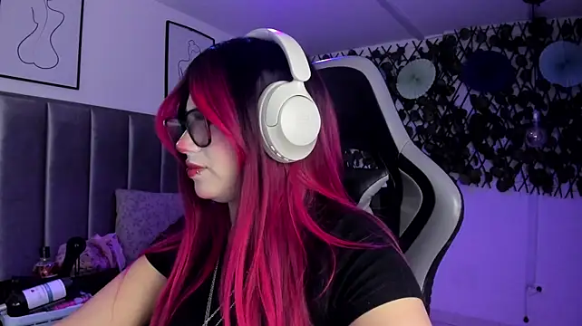 Kitty_Gang live cam on StripChat